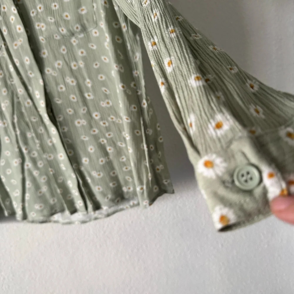 Daisy Floral Mint Gauzy Roll Tab Lightweight Small Hippie Rose Size Small - Picture 8 of 14
